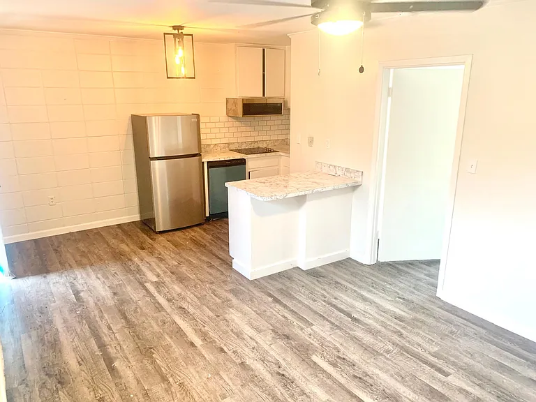220 S Franklin Blvd #6 — Photo 5