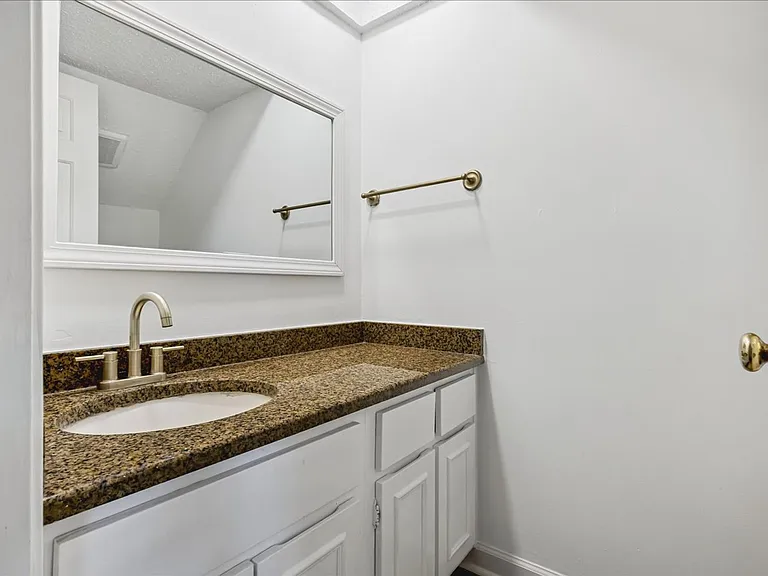 1694 Belvedere Ct — Photo 16