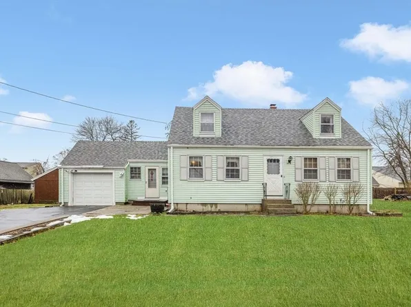 6 Park Ave, Plainville, MA 02762
