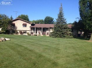 10284 N Fenton Rd, Fenton, MI 48430