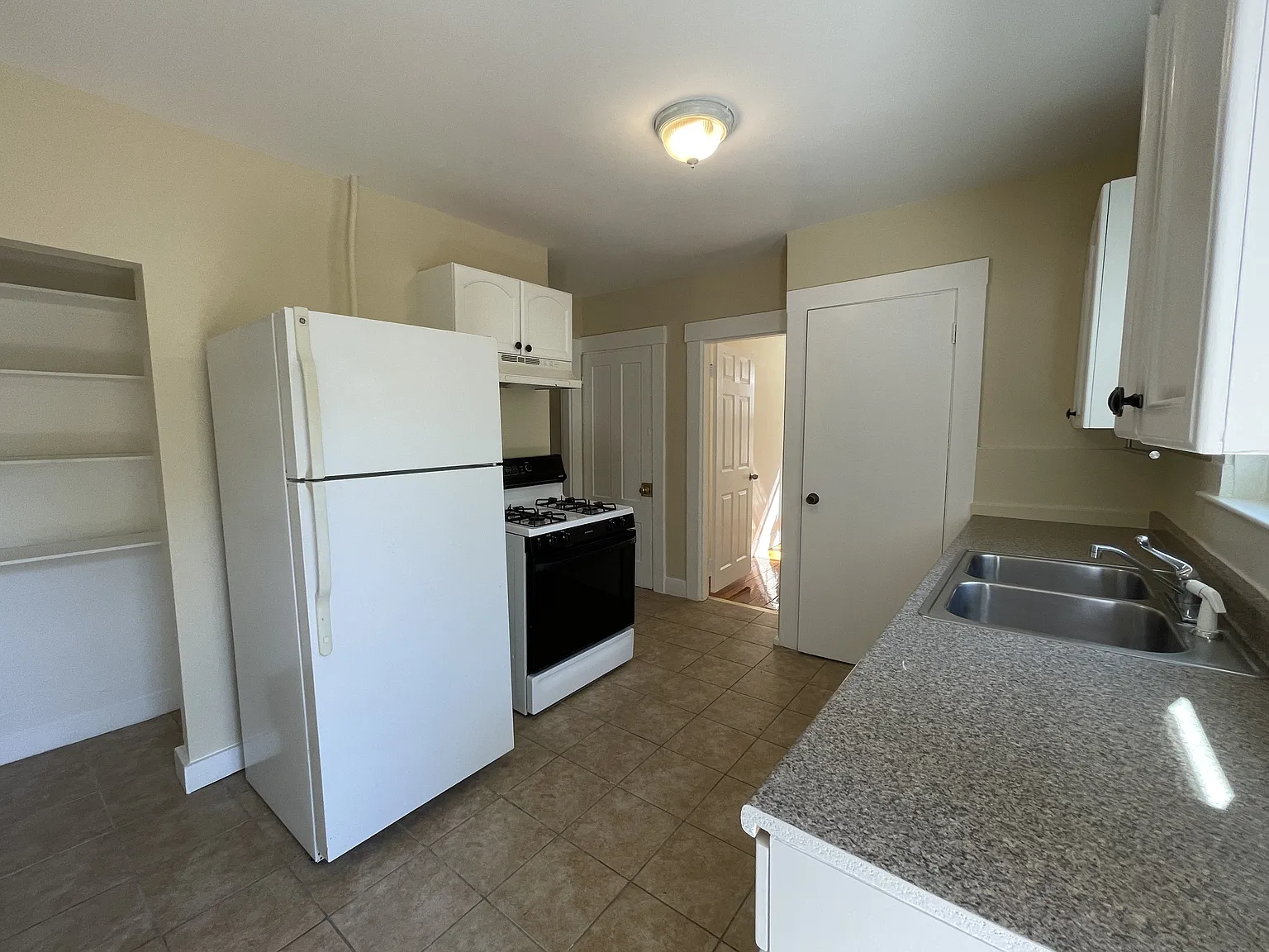 1 bed, 600 sqft, $2,200 — Photo 2