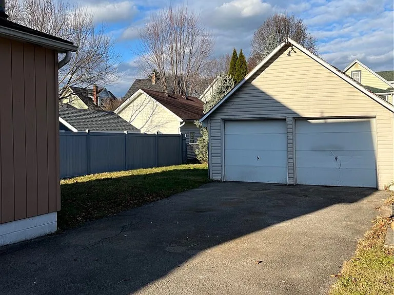 223 E Filbert St — Photo 44