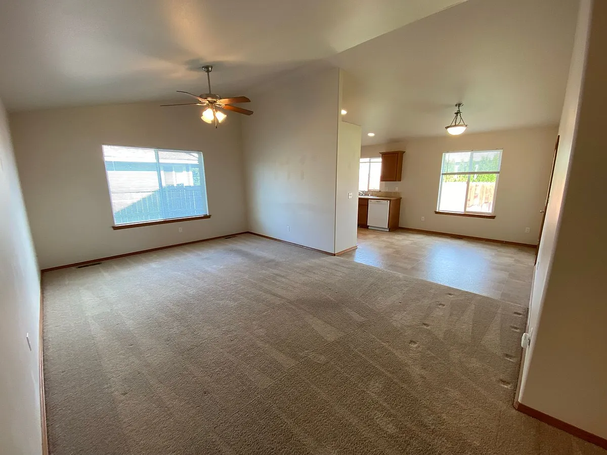 Building Photo - 403 E Windsor Ct