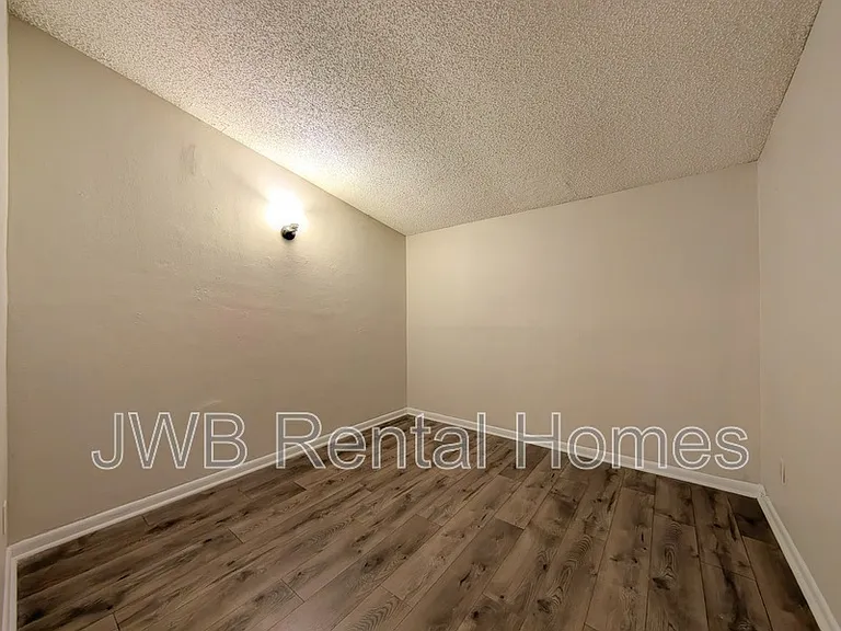 6221 Terry Parker Dr N — Photo 8