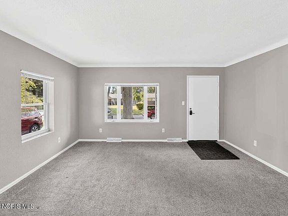 3rd image of 5240 Silvertown Dr