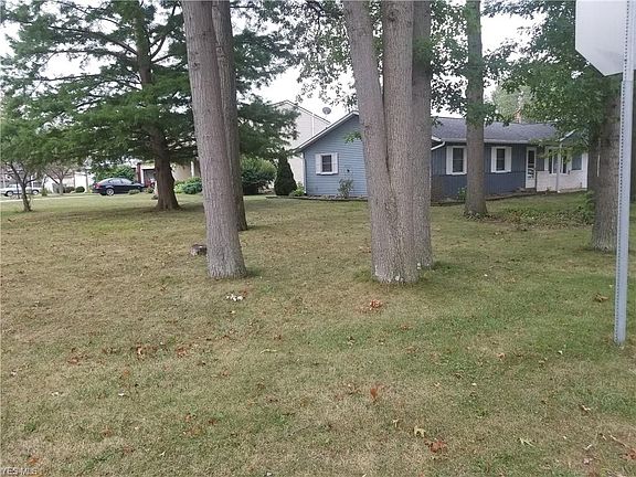 2nd image of 621 Cobblestone Dr