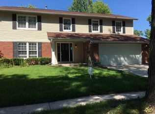 1747 Woodmore Oaks Dr, Ballwin, MO 63021