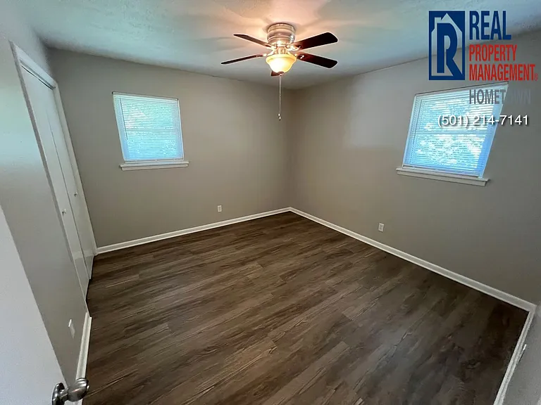 1016 W Kiehl Ave — Photo 11