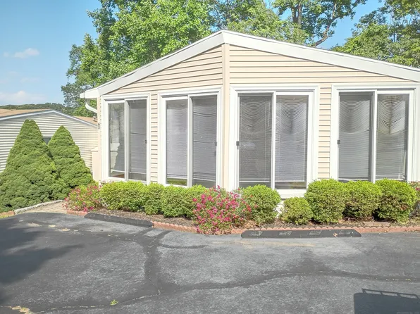 65 Woodland Park, Shelton, CT 06484