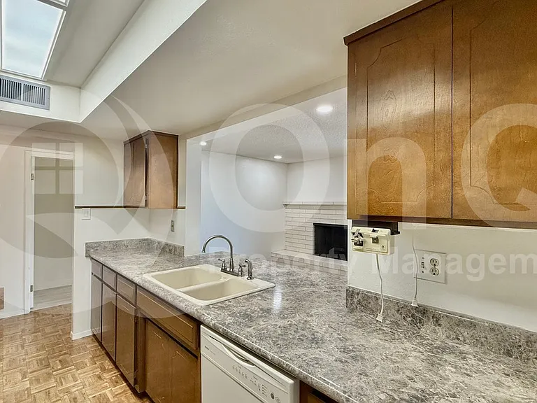 1218 E Alameda Dr — Photo 4