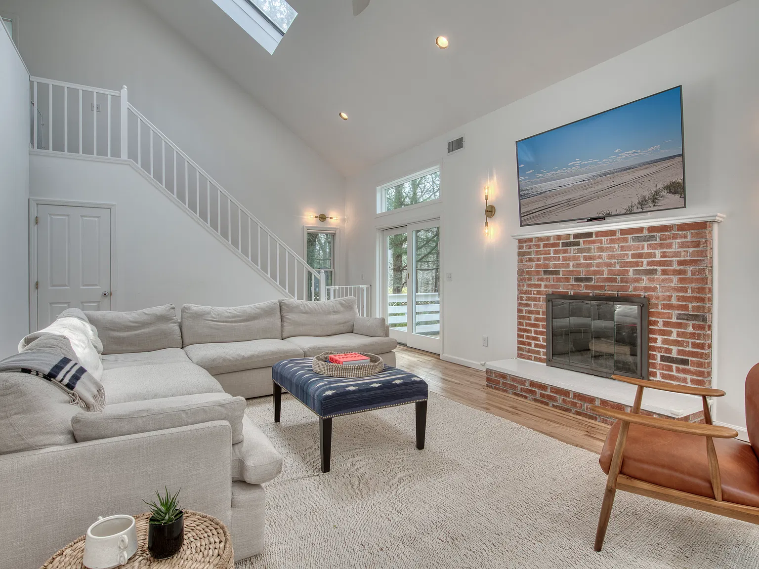 East Hampton Retreat with Heated Pool - Close to Village & Beach — Photo 4