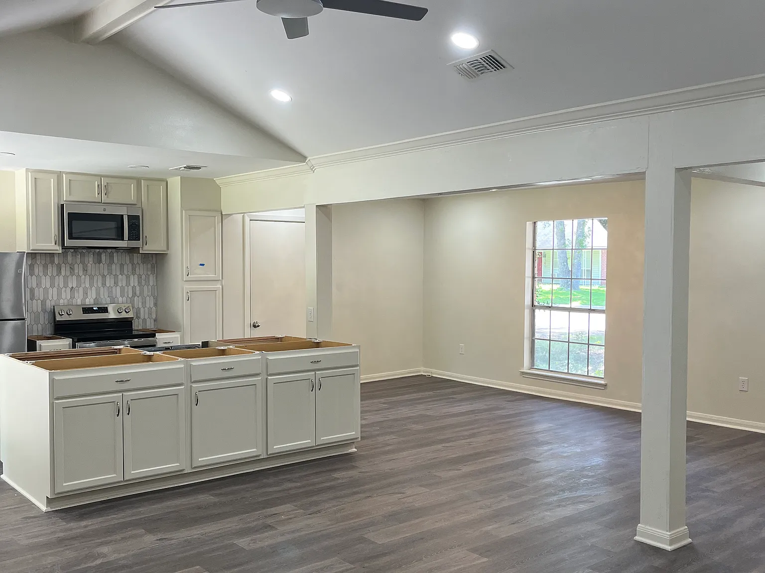 3 bed, 1433 sqft, $1,875 — Photo 2