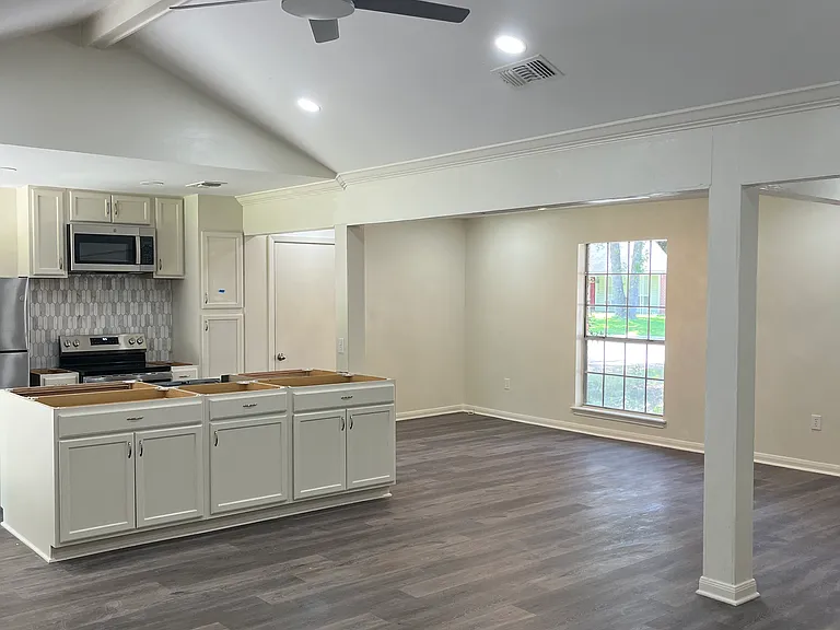 8591 Oliver Ave — Photo 2