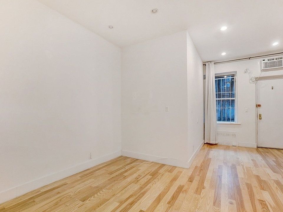 2nd image of 154 E 7th St APT Rw