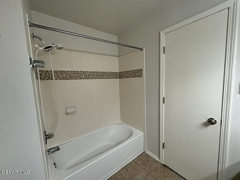 10041 Paloma Dr — Photo 29