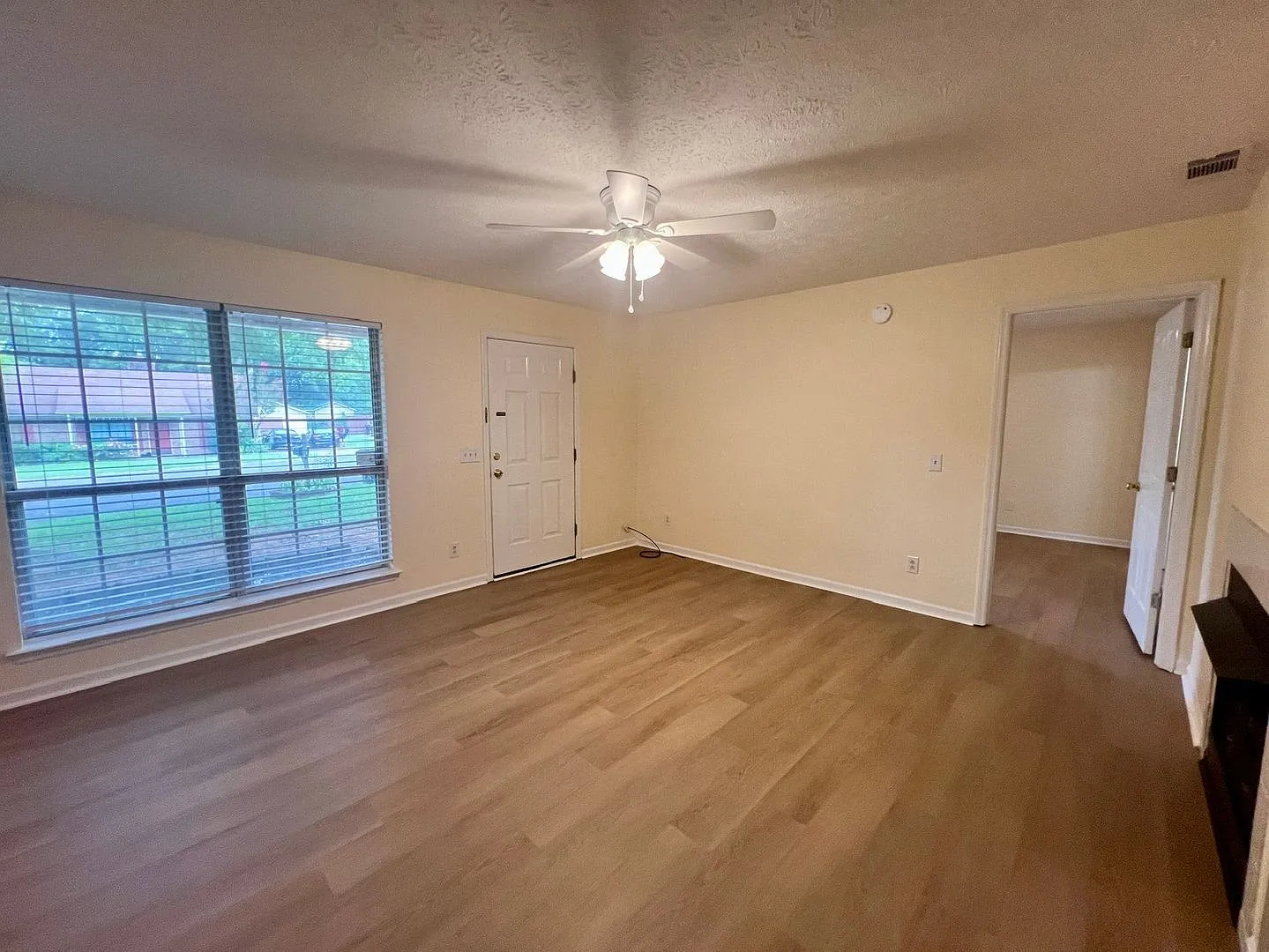 3 Bed/ 2 Bath Home, Corner Lot Near Riverdale, Storage Building — Photo 3