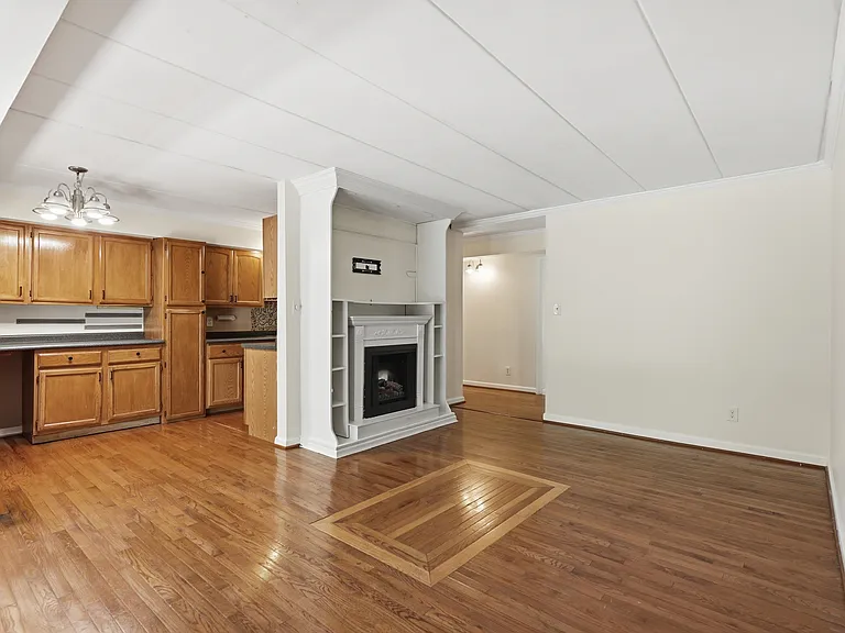 2339 Freetown Ct #33 — Photo 4