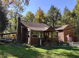 9 Hemlock Rd, Laughlintown, PA 15655