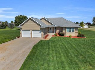 1640 E 67th St, Kearney, NE 68847