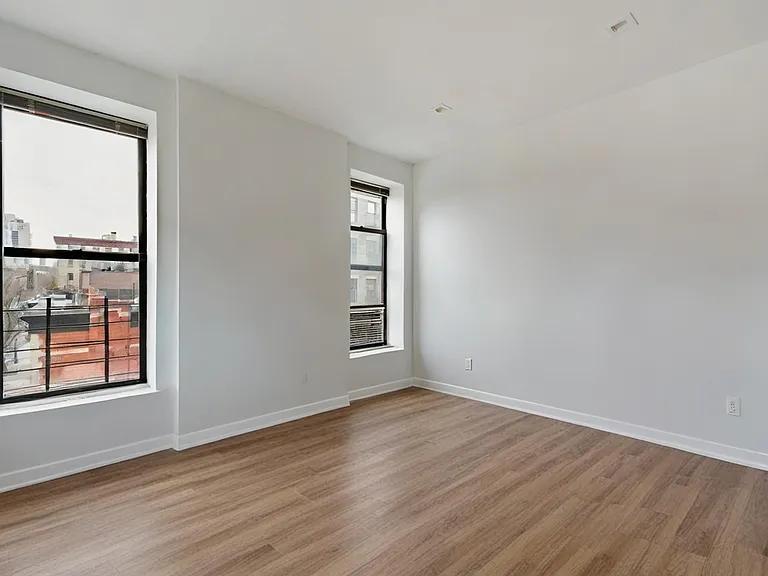 411 Manhattan Ave #9 — Photo 16