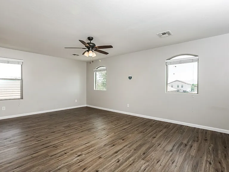 10340 W Hilton Ave — Photo 9