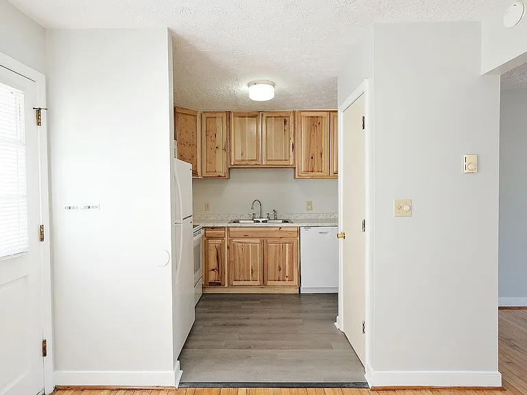1406 Chesapeake St #B — Photo 3