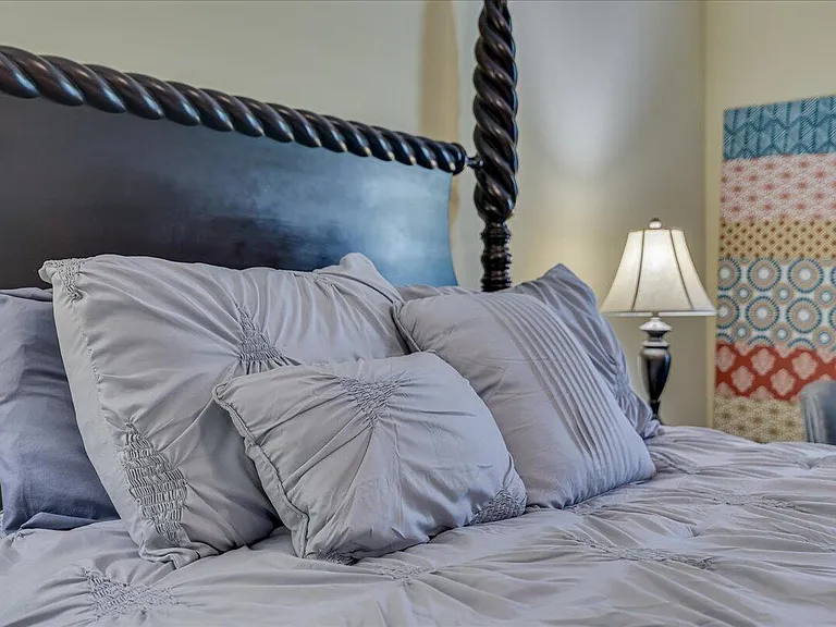 540 Edgecliff Ln — Photo 26