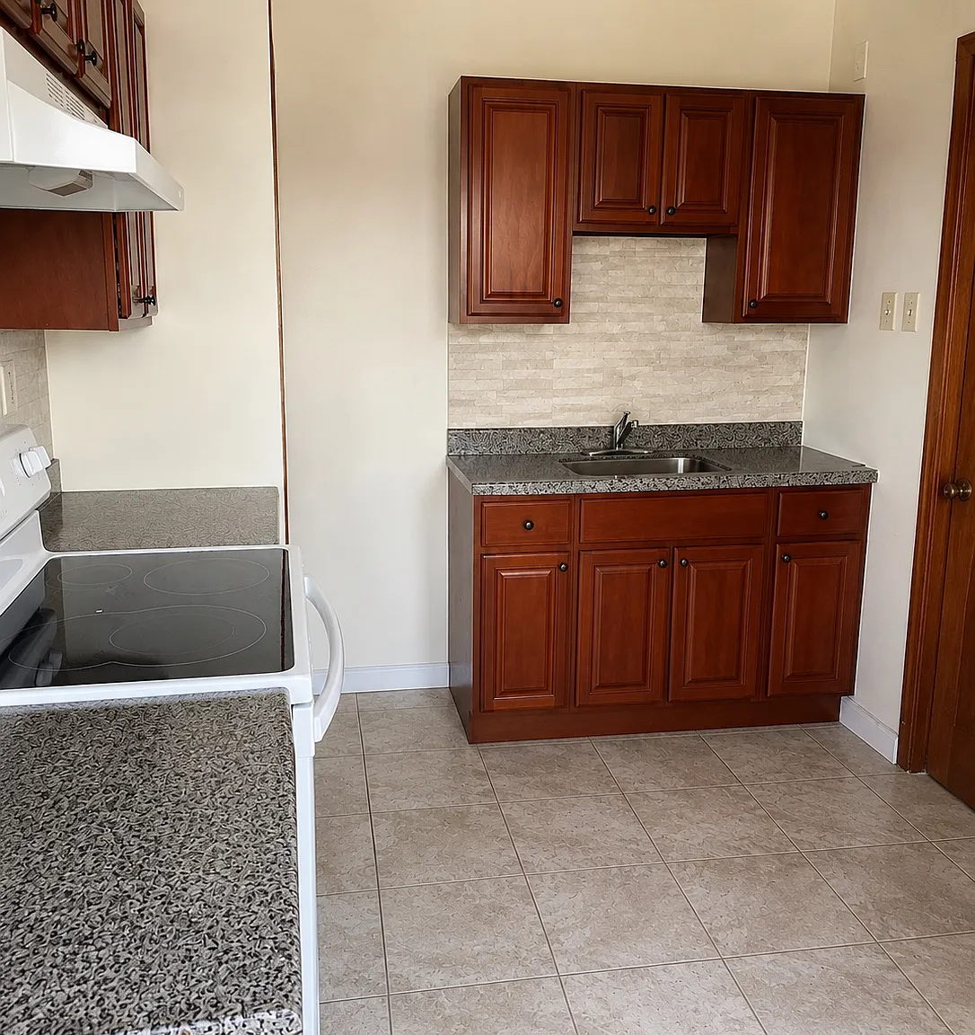 72 Lincoln Ave — Photo 2