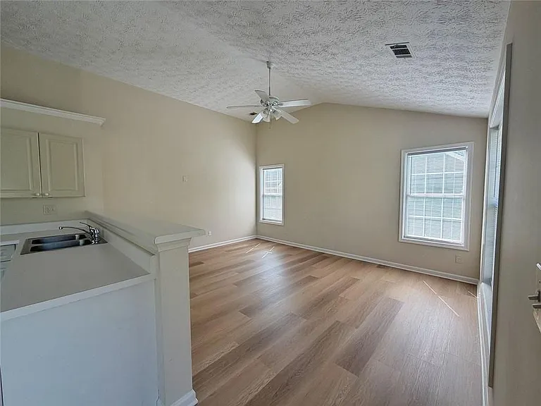 902 Conners Cv — Photo 4