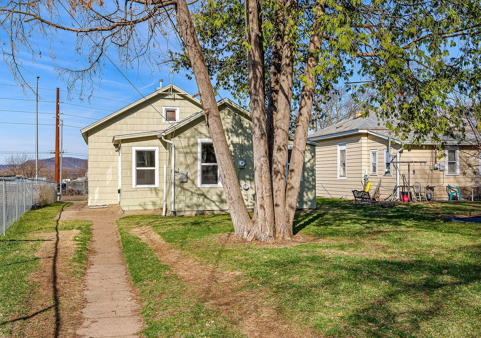 Single Family Home Near Downtown — Photo 2