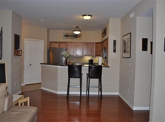 4th image of 920 W Summerfield Glen Cir #109
