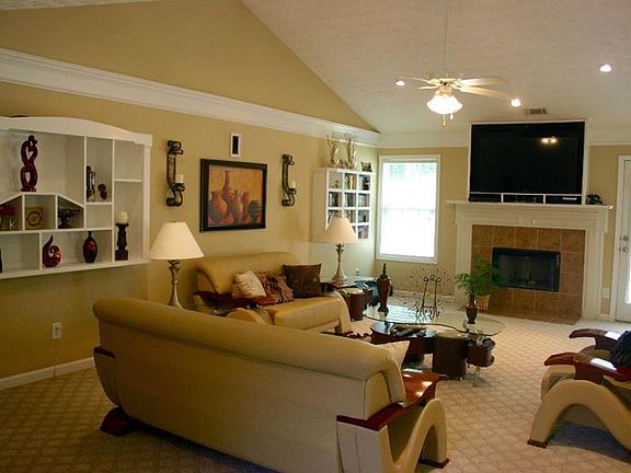 3rd image of 3527 Silver Creek Dr