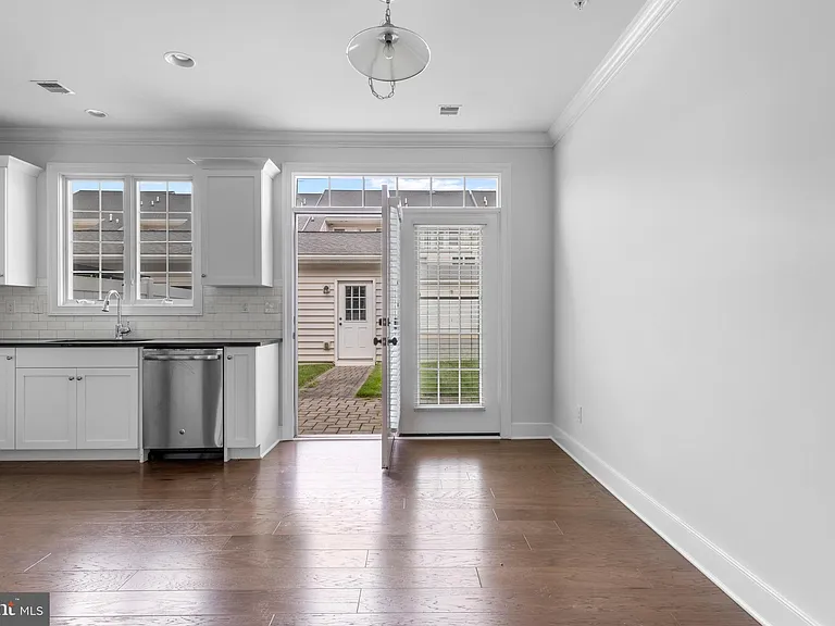619 W Mulberry St — Photo 11