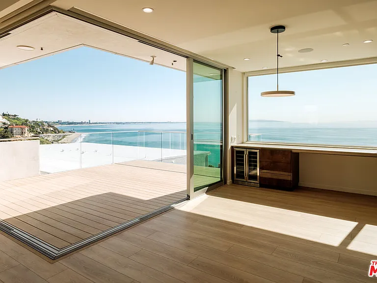 18225 Coastline Dr — Photo 3