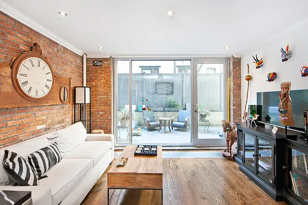 Rented by R New York | media 42