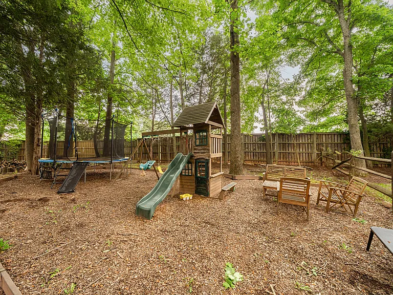 1219 Rowland Dr — Photo 44