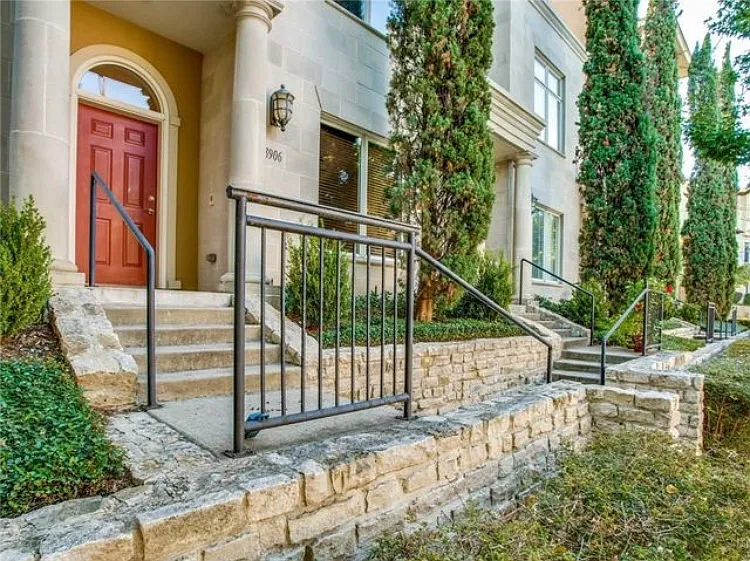 3906 Travis St — Photo 7