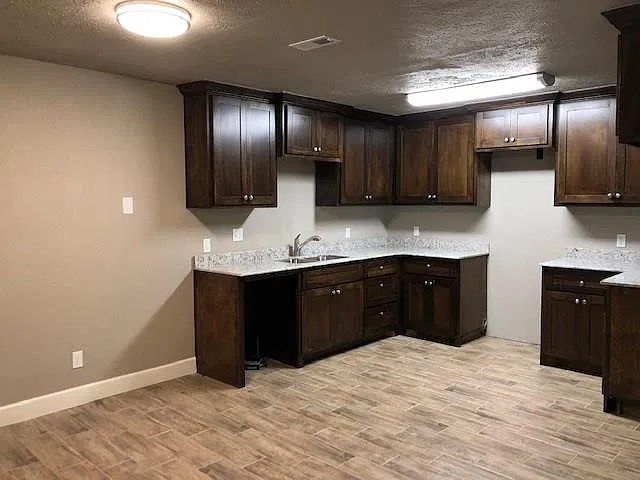 2406 Sam St - B — Photo 3