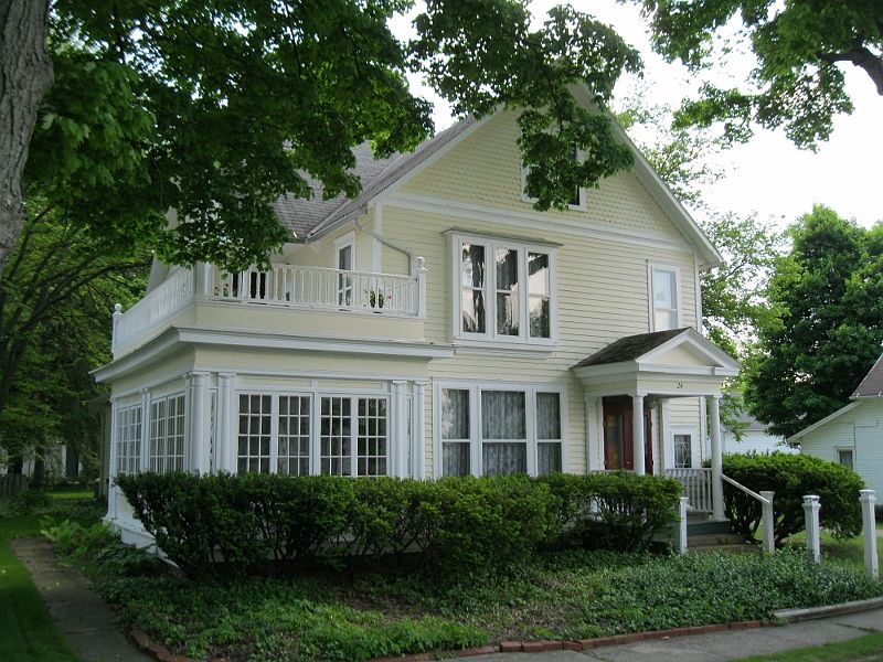 1st image of 24 Church St S