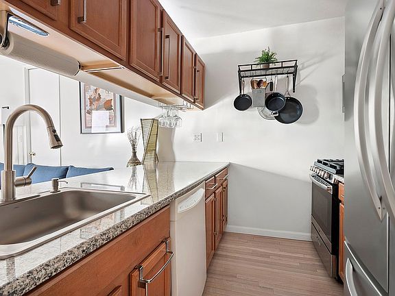 3rd image of 350 W 50th St APT 3LL