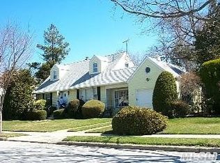 6 Berry Pl, Albertson, NY 11507