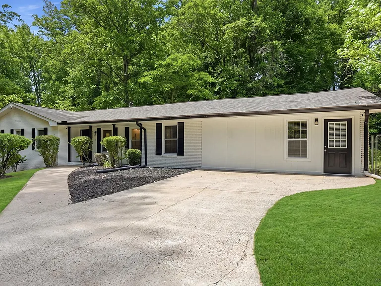 2139 W Cedar Ln SW — Photo 3