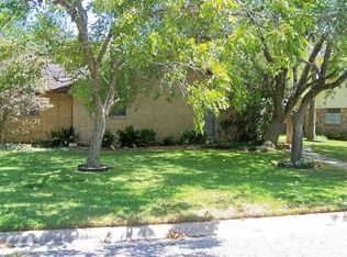 203 Oak Ln, Cuero, TX 77954