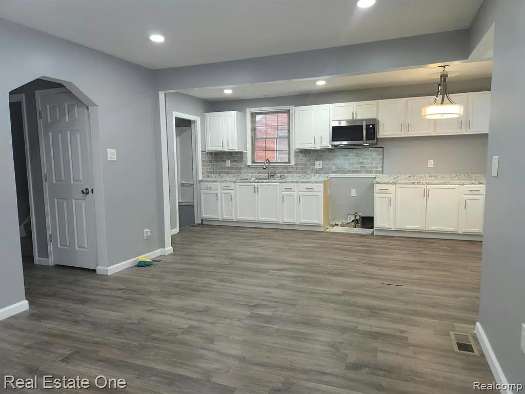 3 bed, 1006 sqft, $1,450 — Photo 4