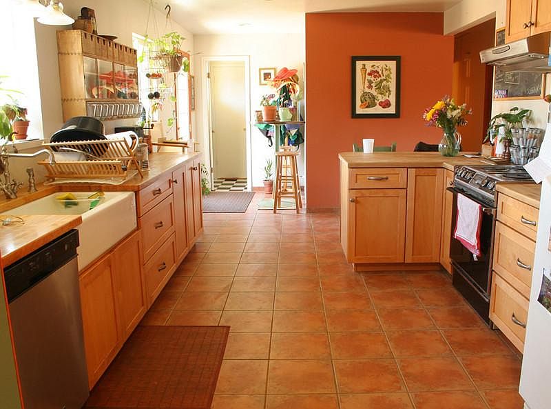 Kitchen looking from pantry/study entrance.