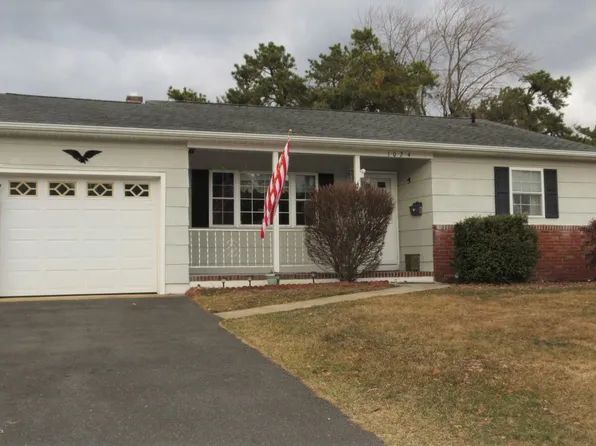 1024 Edgebrook Dr E, Toms River, NJ 08757