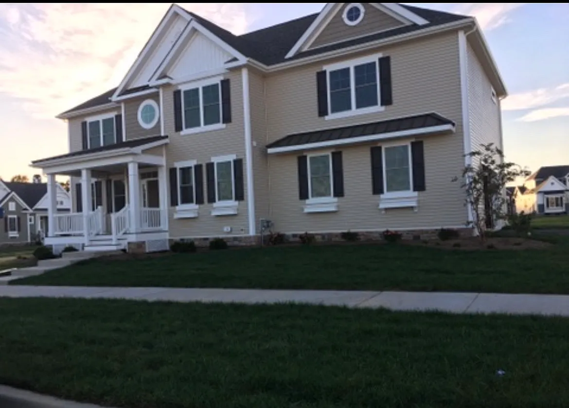 367 Ellenwood Dr — Photo 1
