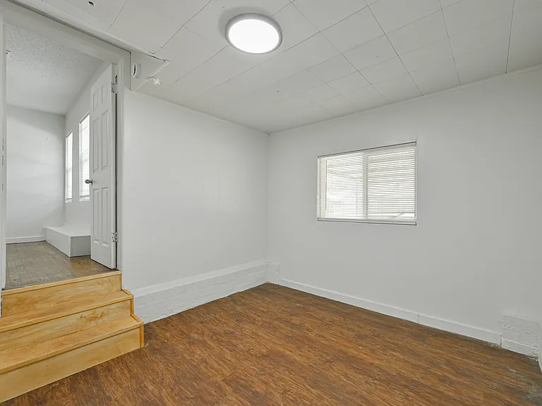 713 NE 34th Ter — Photo 30