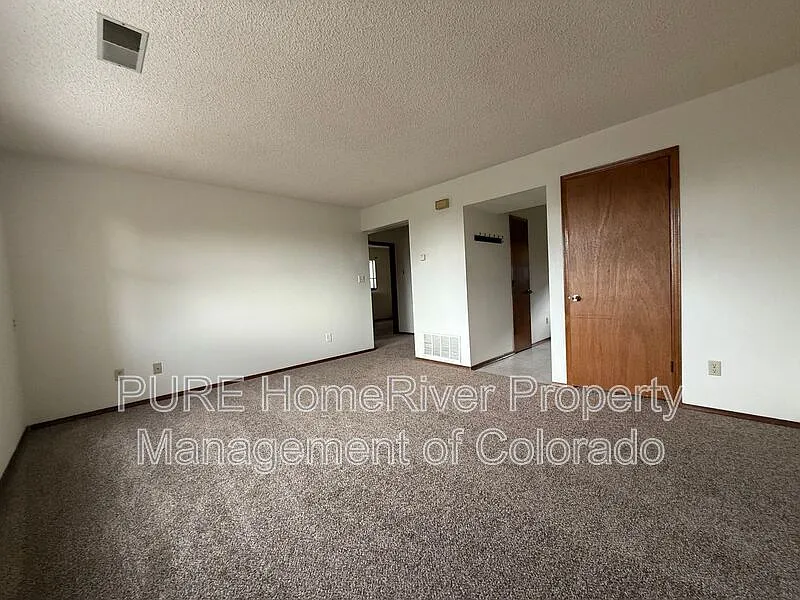 2 bed, 1.0 bath, 880 sqft, $1,095 — Photo 3