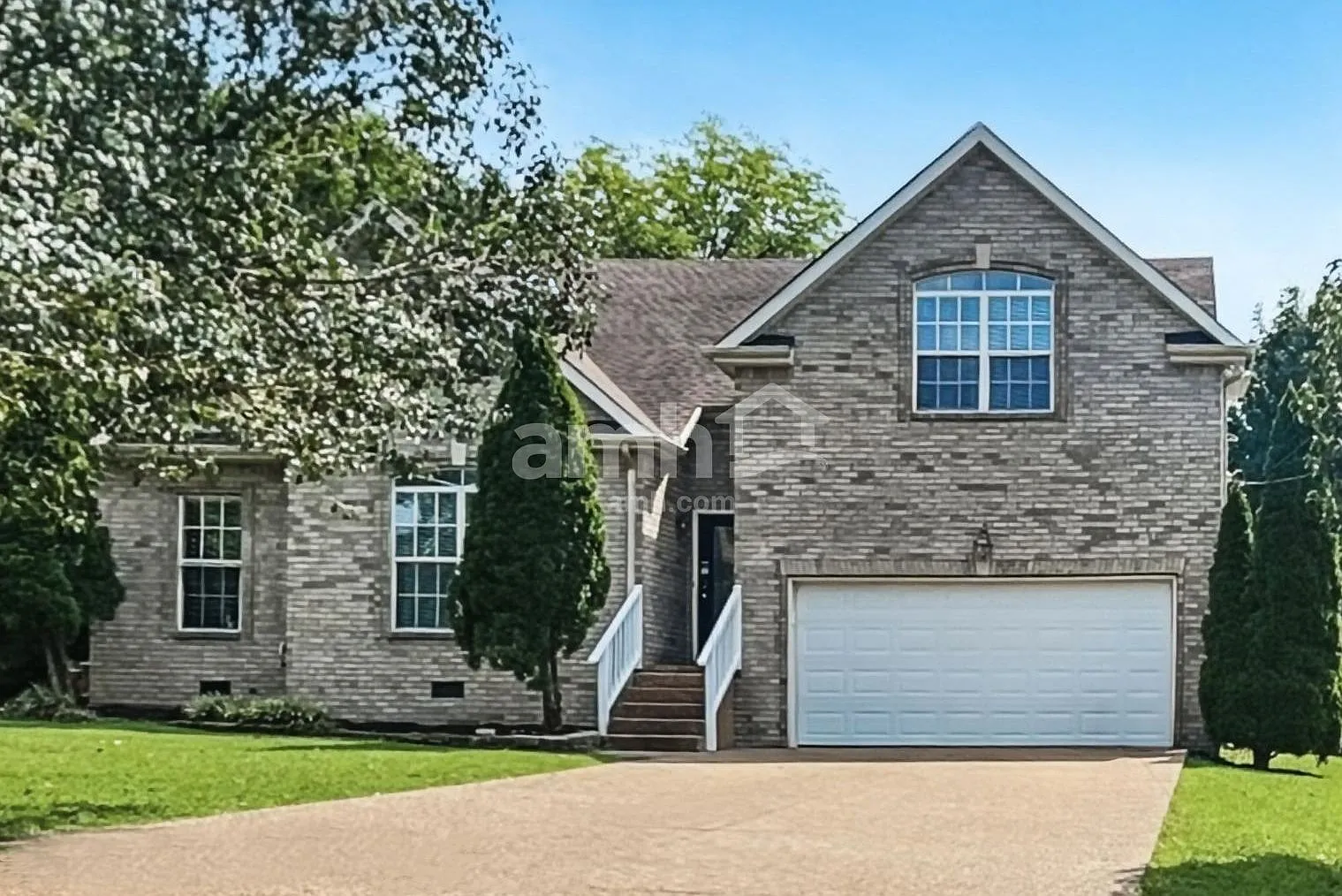 4 bed, 2.5 bath, 2216 sqft, $2,790 — Photo 1